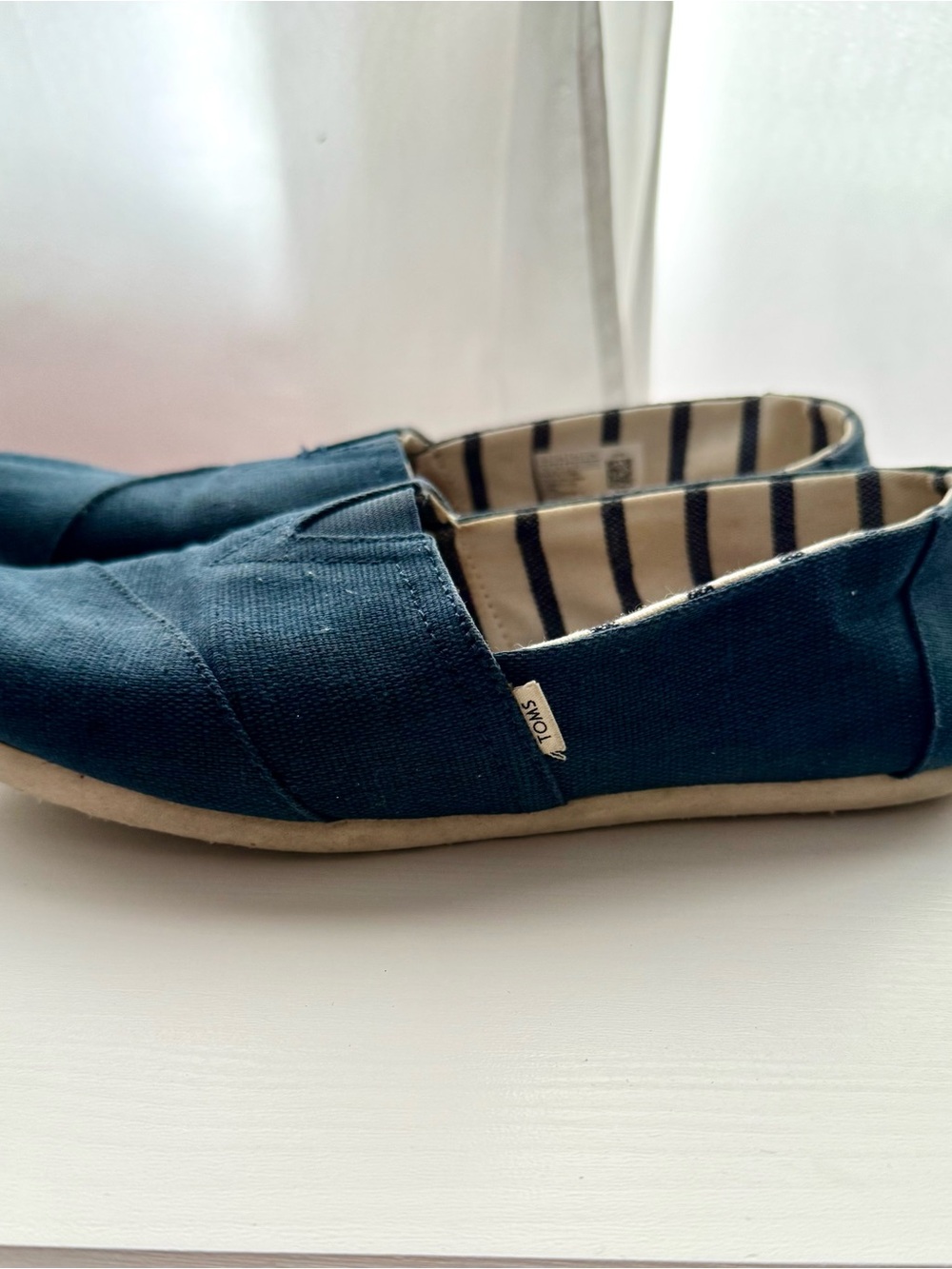 Women’s TOMS Classic Canvas Slip-On Shoes – Navy Blue – Size 8.5